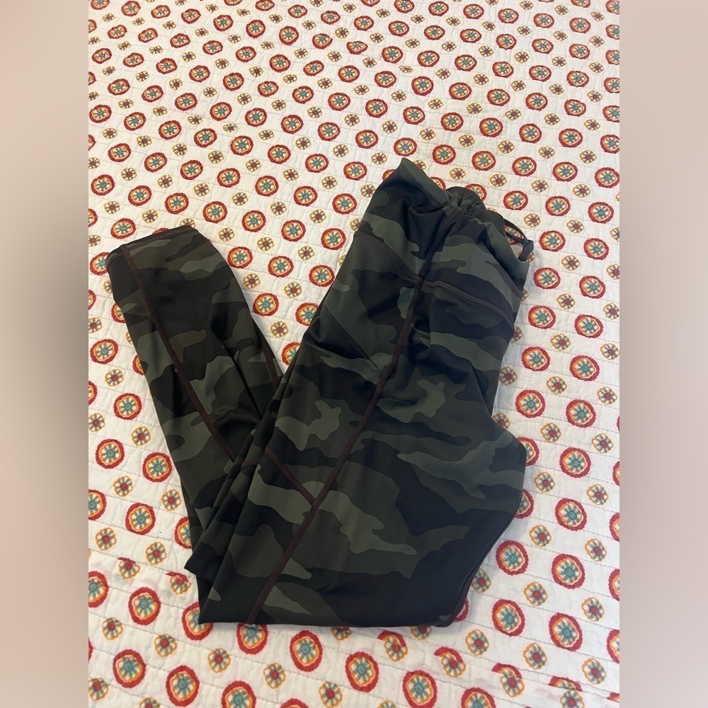 Athleta Camo Leggings in Black and Gray - Picture 9 of 9